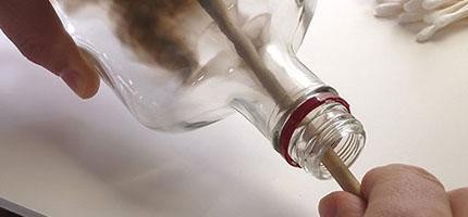 Jim Dingilian的煙燻瓶子藝術