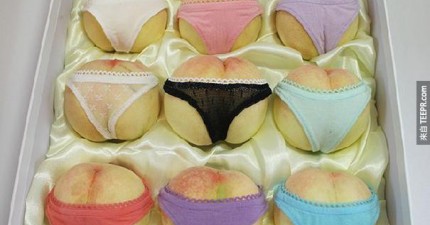 性感穿上內褲的桃子