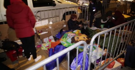 排iPhone-6的長龍